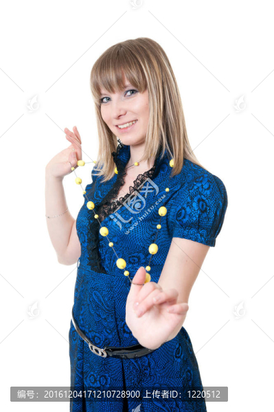 穿藍色連衣裙的女孩