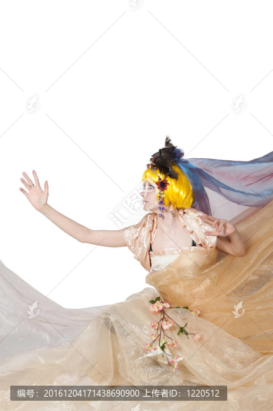 美麗的女孩在織物中的公主