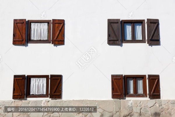 Windows在Burguete；納瓦拉；西班牙