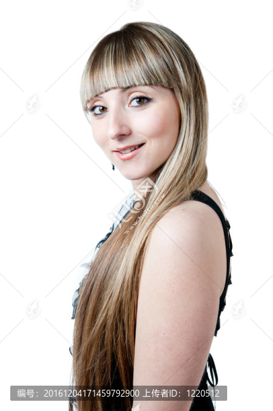 穿黑裙子的漂亮女孩