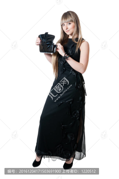 穿黑裙子的漂亮女孩