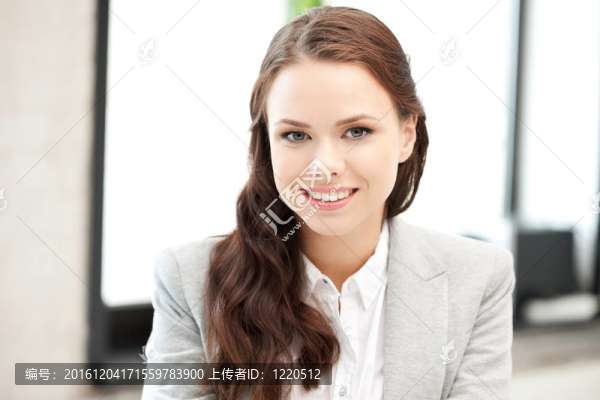 快樂微笑的女人
