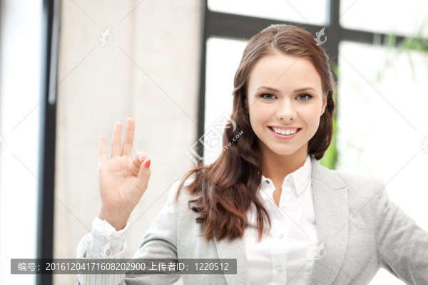 可愛(ài)的少女顯示確定的跡象