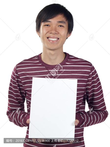 抱著一張空白畫布的年輕人