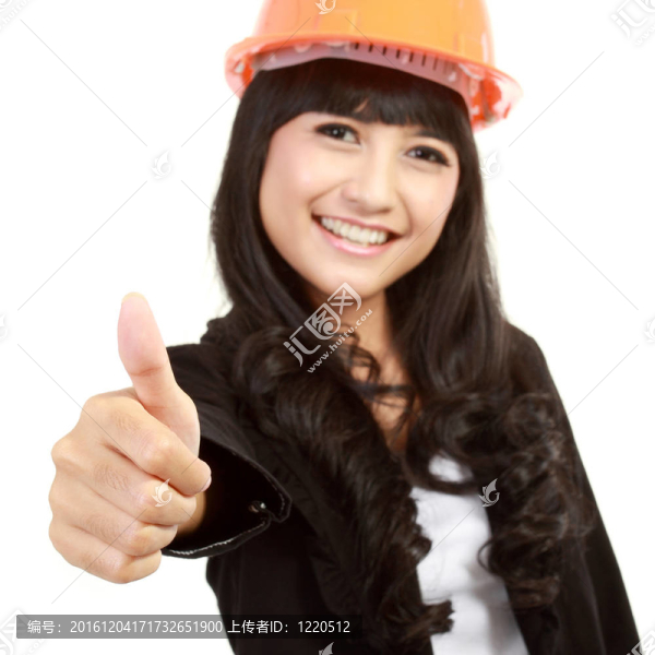 年輕的建筑師與黃色頭盔舉行拇指