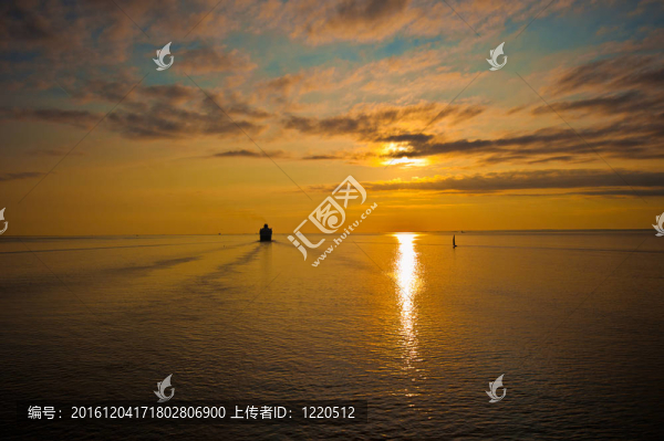 日落海上游輪
