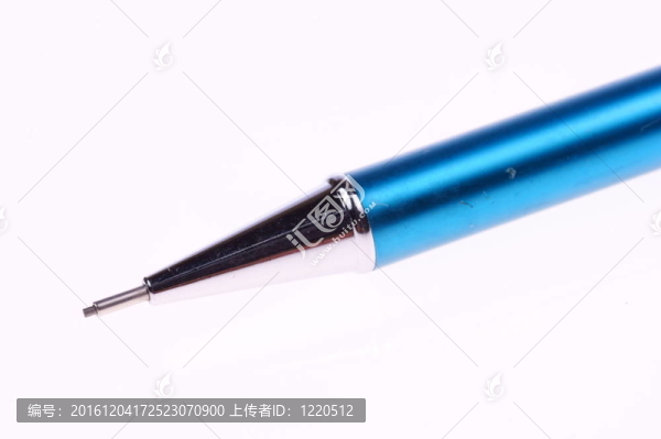 筆記本和藍(lán)色鉛筆的空白頁(yè)