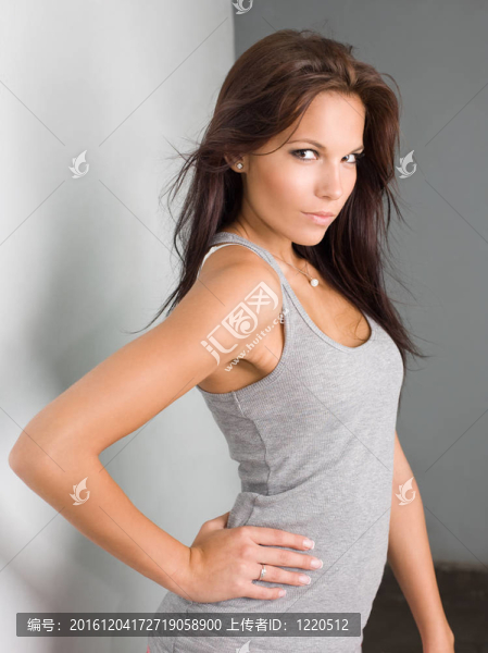 黑發(fā)美女