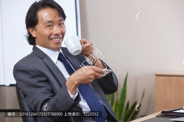 商人喝咖啡
