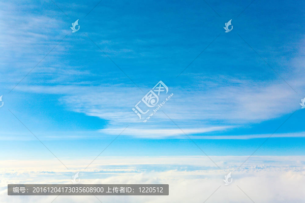 從飛機上看云的天空