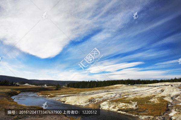 云層上面的草地