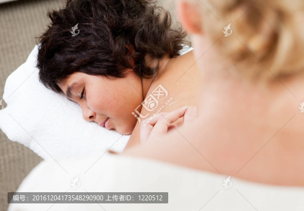 小兒背部針灸