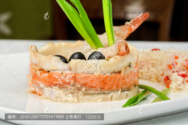 魚(yú)和米飯和蔬菜