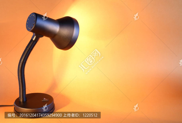 發(fā)光的臺燈
