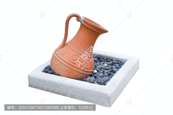 舊陶瓷花瓶和白色背景隔離基地