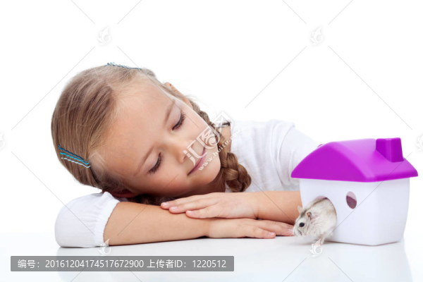 小女孩和她的倉(cāng)鼠