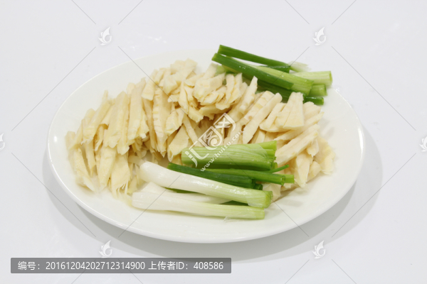 新鮮冬筍絲與蔥段