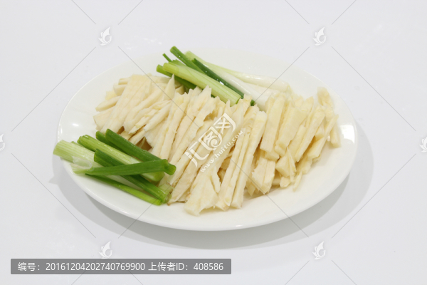 新鮮冬筍絲與蔥段