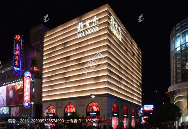 上海南京路步行街的雅戈爾商廈