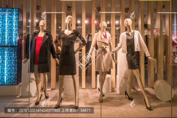 女裝專賣店櫥窗