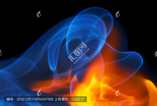 黑色背景煙霧的火焰照片