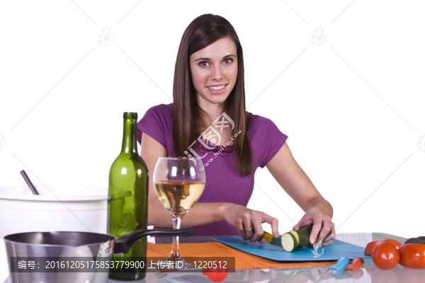美女準(zhǔn)備食物