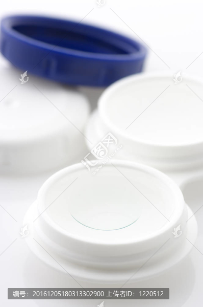 容器中的隱形眼鏡