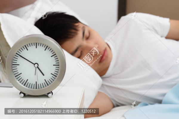沉睡的人與時(shí)鐘