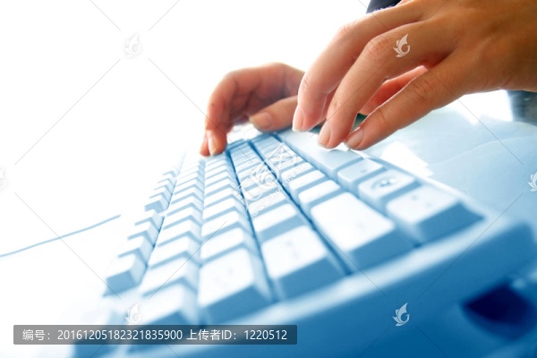 女孩打字