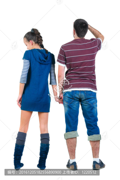 年輕夫婦看哪里。后視圖。