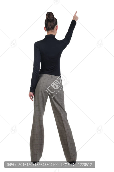 美麗的年輕女子指著墻上。后視圖。