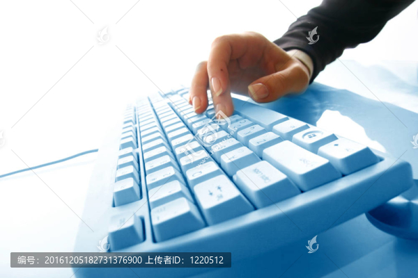 女孩打字