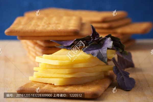 芝士和羅勒餅干