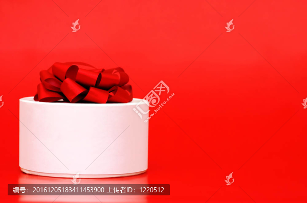 盒子上有紅色的禮物