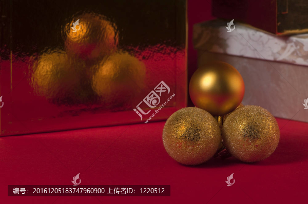 金色的裝飾品和圣誕了