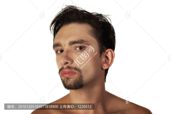 年輕的黑發(fā)男子和一個時髦的發(fā)型