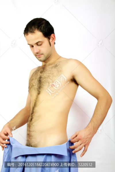 英俊的肌肉男