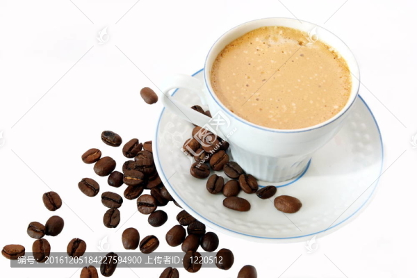 白杯子里的咖啡