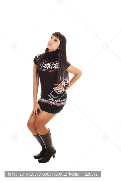 穿棕色連衣裙的女孩。