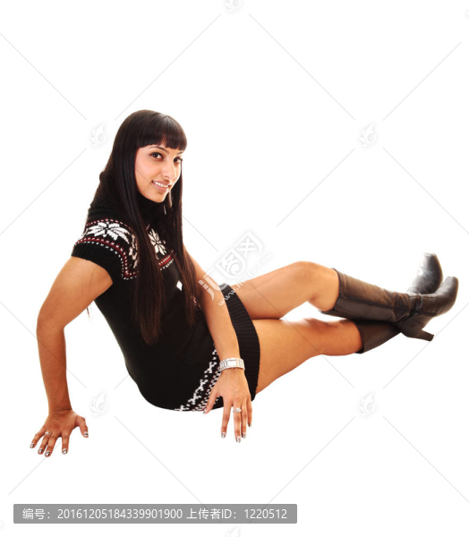 穿棕色連衣裙的女孩。