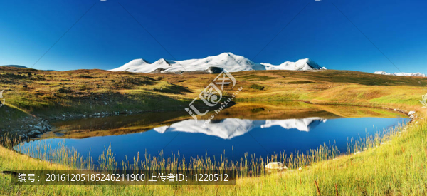 山上的湖