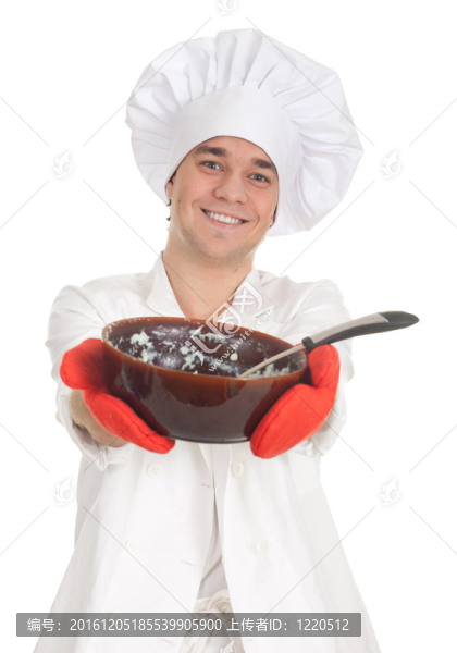 微笑的男廚師白色制服；帽子和紅色的手套讓布朗碗