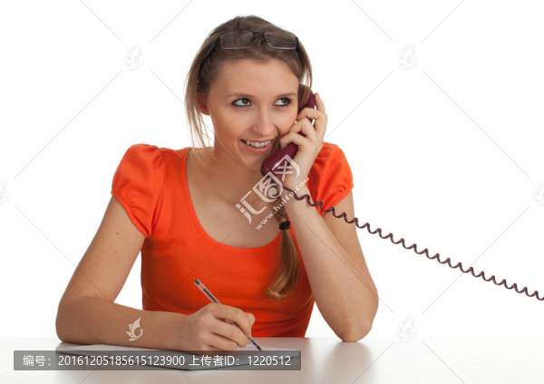 漂亮的女秘書在電話里講話