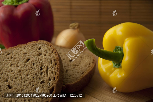 面包和蔬菜