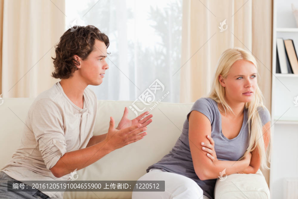 年輕夫妻的爭吵