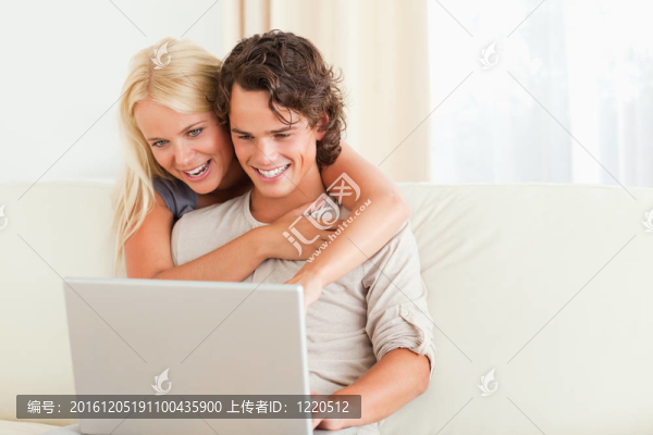 可愛(ài)的情侶用筆記本