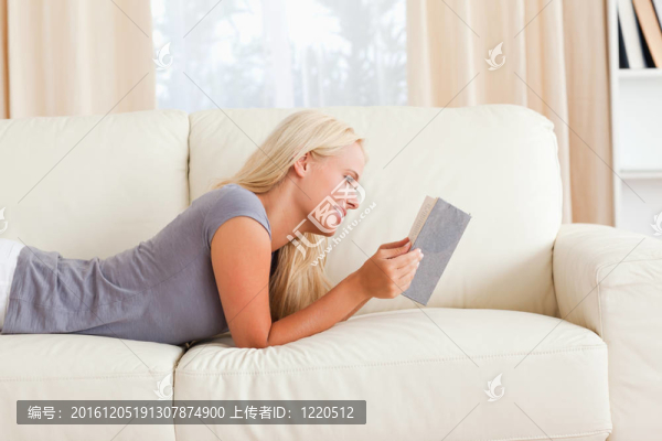 讀書的女人