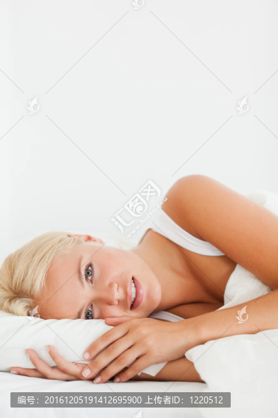 女人醒來的畫像