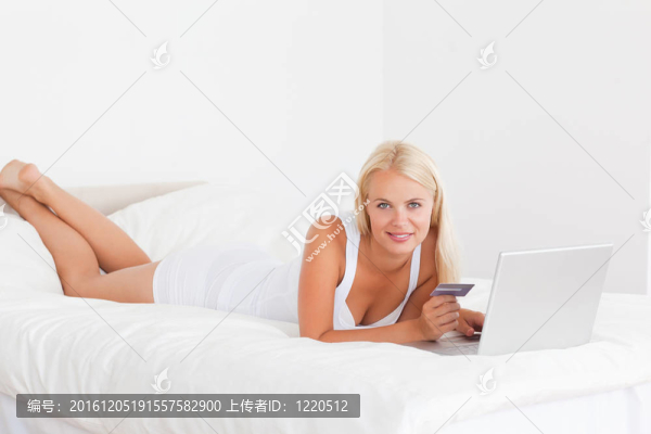 美女網(wǎng)購(gòu)