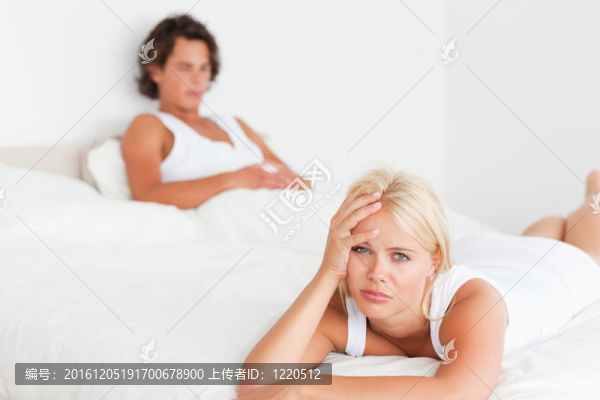 吵架后心煩意亂的夫婦